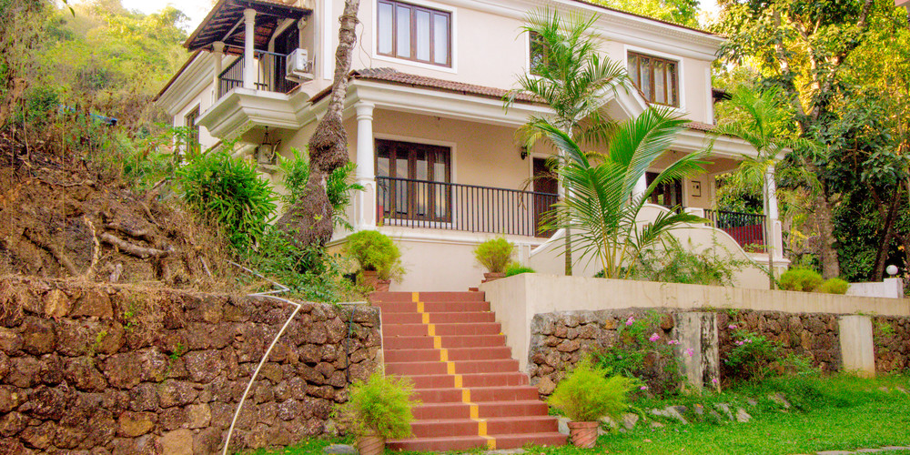 Johanna Garden β Luxury villa for rent in Baga