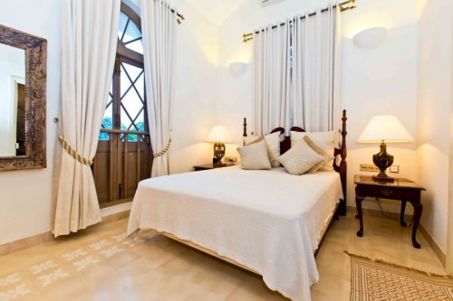 Large bedroom with en-suite bathroom